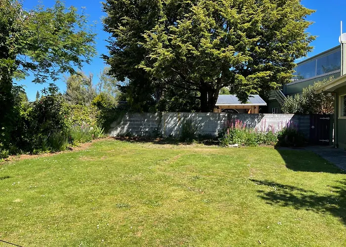 Te Anau Lakefront Backpackers