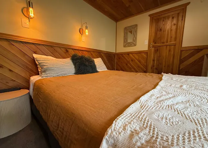 Te Anau Lakefront Backpackers